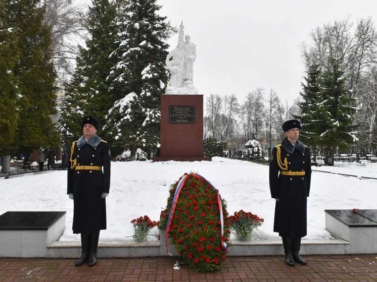 В Брянске почтили память неизвестных солдат
