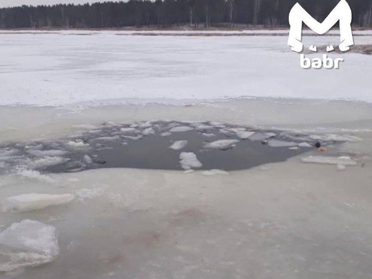 Автомобиль провалился под лёд на Братском водохранилище