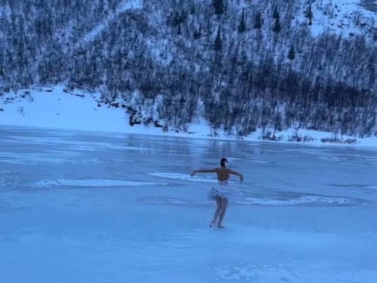 Балерина Мариинского театра станцевала на озере Малый Вудъявр