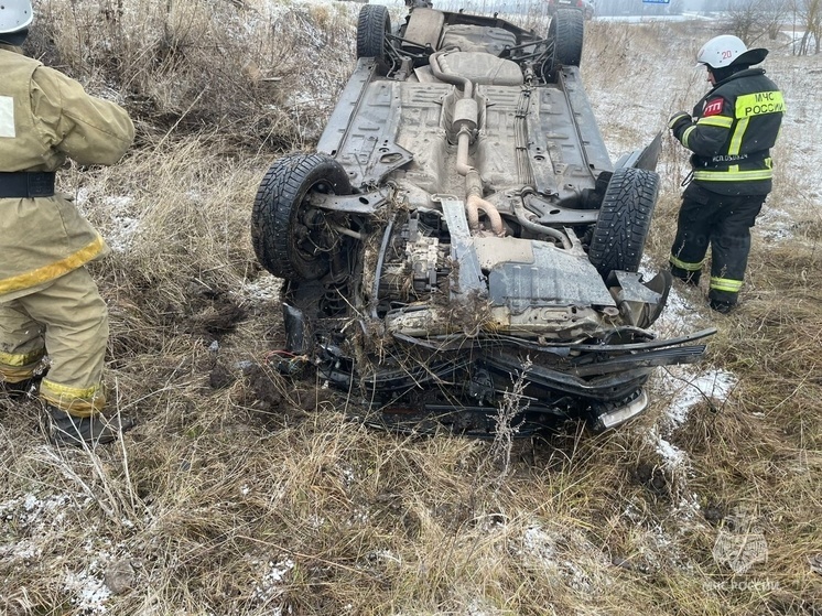 В Орловской области автомобиль улетел в кювет и перевернулся