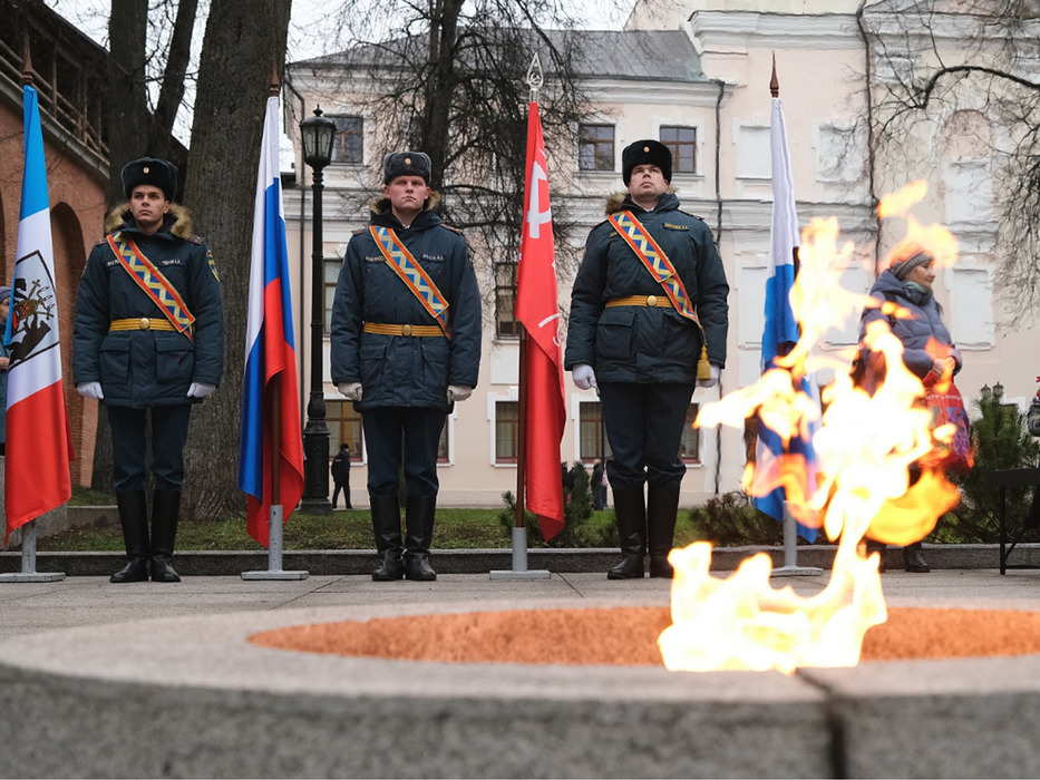 В Новгородской области прошли митинги в честь Дня Неизвестного солдата