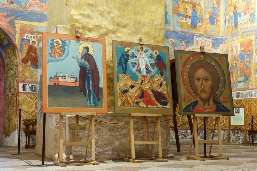 В Суздале в Спасо-Евфимиевом монастыре  установили  надвратные иконы