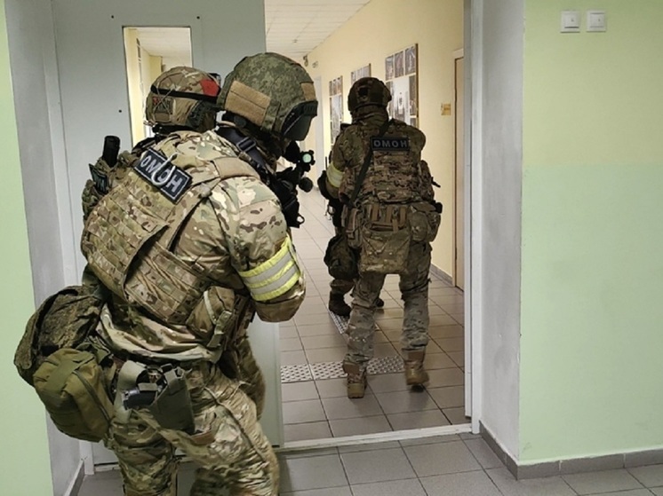 В Туле Росгвардия отработала реакцию на ЧП в школах