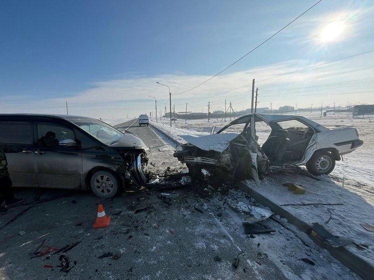 Машина всмятку: в жестком ДТП на алтайской трассе погибла женщина