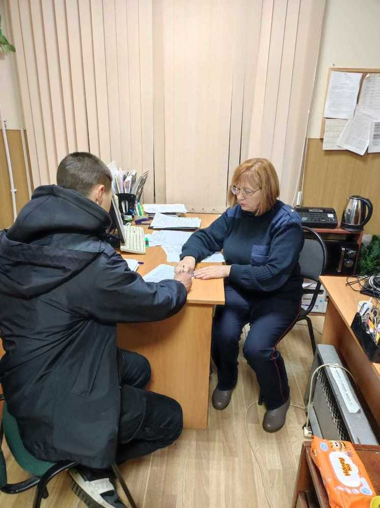 В Тверской области транспортные полицейские сняли с поезда 16-летнего "зацепера"