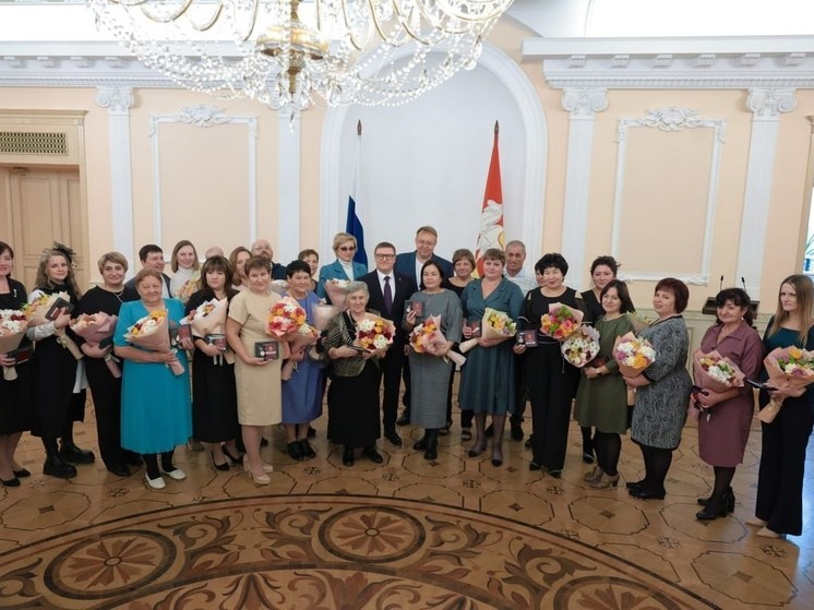 Южноуральские многодетные мамы получили награды от губернатора