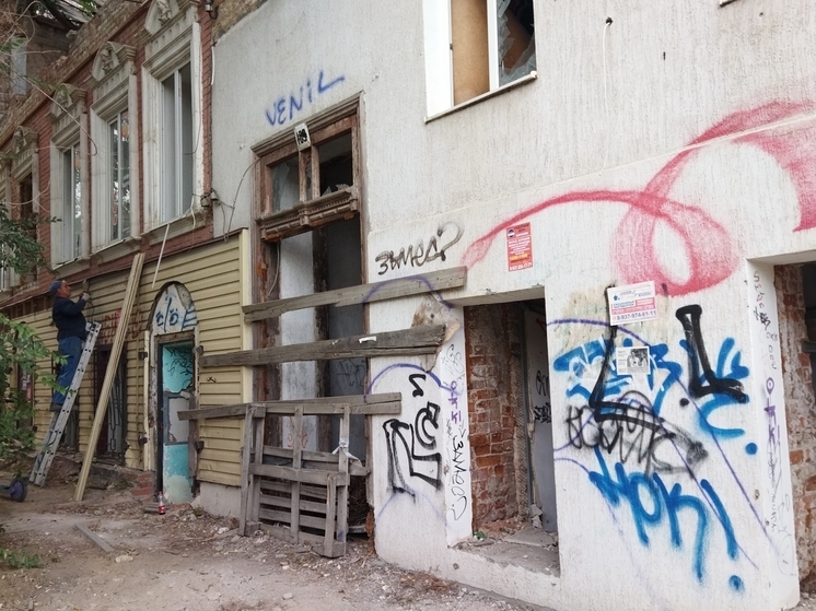 165 аварийных домов снесли в Саратове и области по требованиям прокуроров