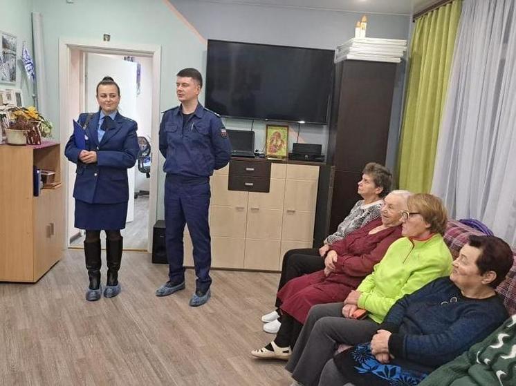 Прокурор встретился с пенсионерами Апатитов