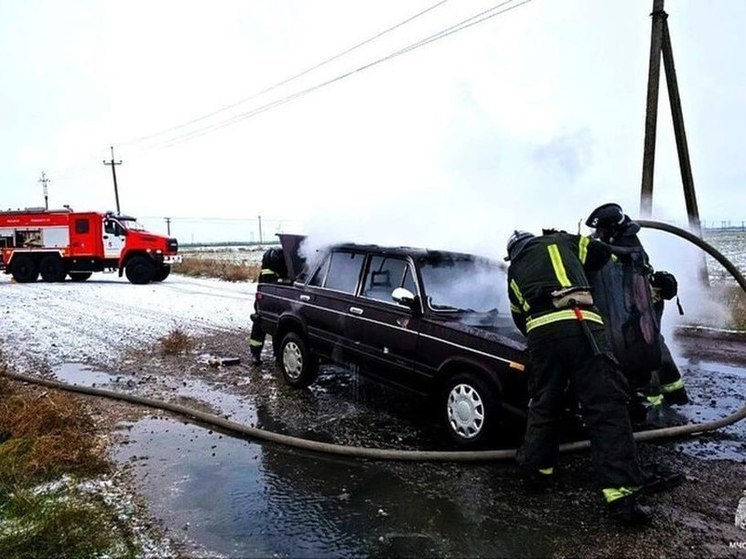 Ликвидирован пожар в автомобиле ВАЗ-2106 в Акимовском районе