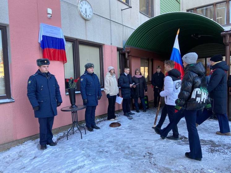 В Агалатово открыли памятную доску в честь героя-летчика