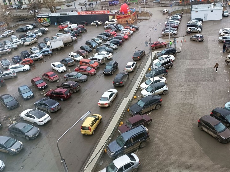 Жители просят руководство Екатеринбурга ввести «резидентные» скидки на парковку