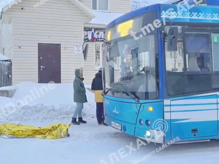 В Салехарде автобус насмерть сбил человека