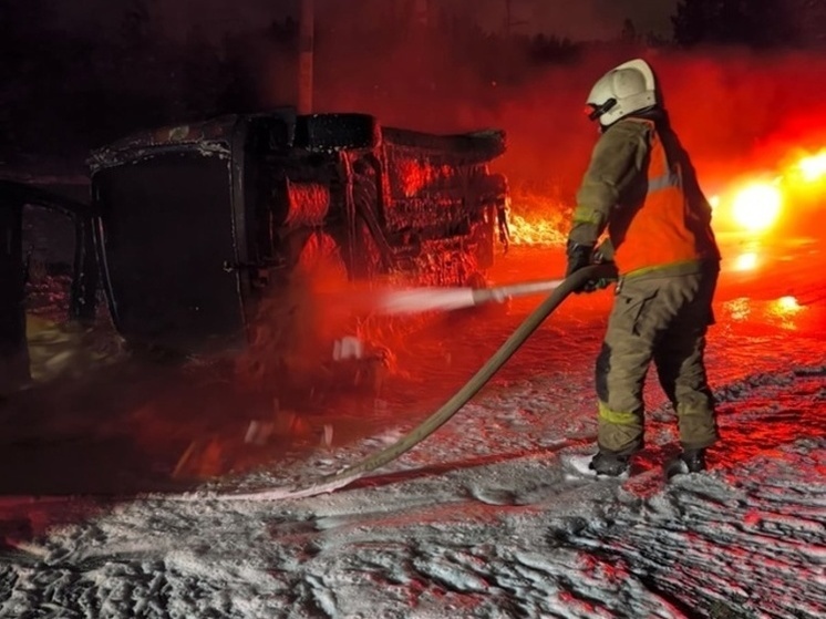 Спасателям пришлось переворачивать машину после ДТП в Заозерье