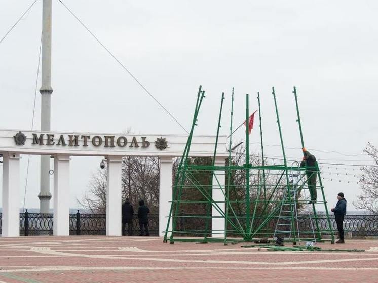 В Мелитополе устанавливают главную ёлку города