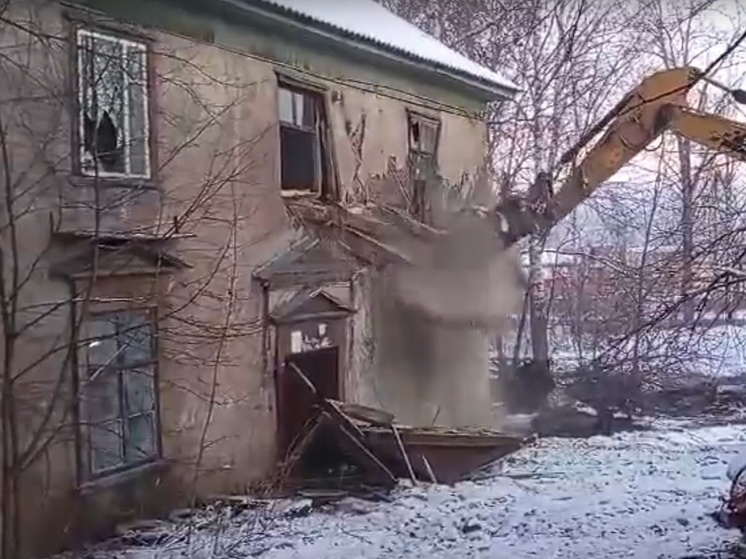 Еще один аварийный дом скоро исчезнет на Зареке в Петрозаводске