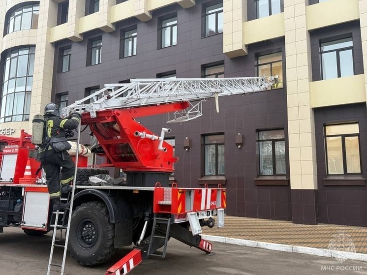 Пожарно-тактическое занятие организовали в банке в центре Орла