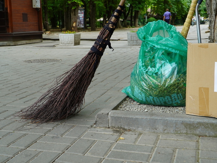 Евпатория получит более 2 млн рублей на уборку территорий