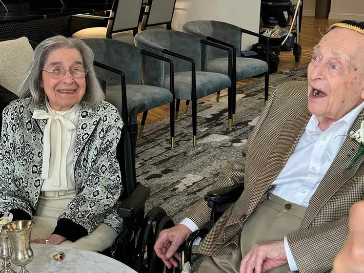 Любовь, проверенная временем: самые возрастные молодожены мира поженились в 102 и 100 лет