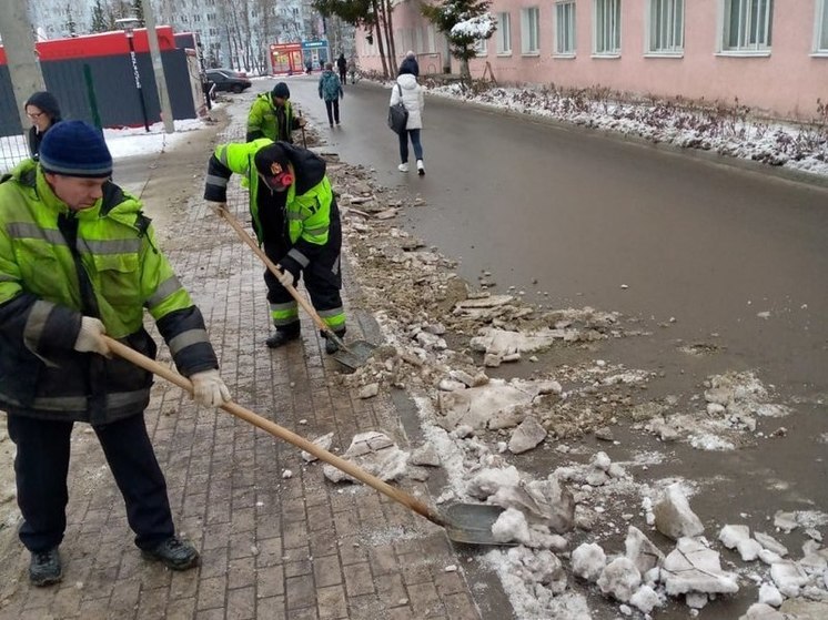 Сотрудники «Пензавтодора» продолжают очищать городские улицы от снега