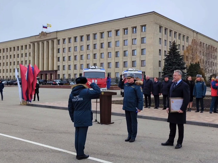 Глава МЧС РФ вручил пожарным и спасателям Ставрополья ключи от новых автомобилей