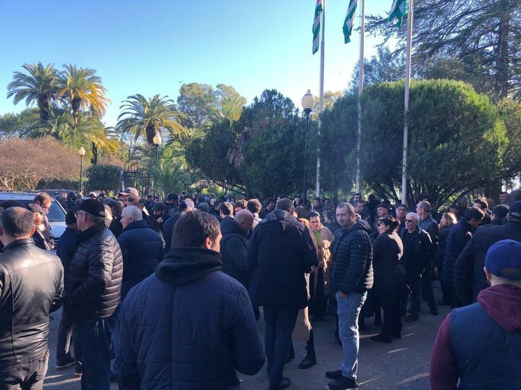 В Абхазии кончились российские деньги: нечем платить зарплаты бюджетникам