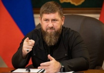 Мать чеченского подростка, арестованного по делу о драке в торговом центре в Москве, поблагодарила главу Чечни Рамзана Кадырова за то, что тот вступился за ее сына