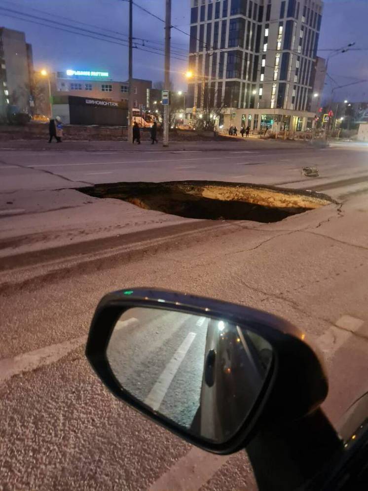 В месте провала грунта на Фучика в Казани делают освещение