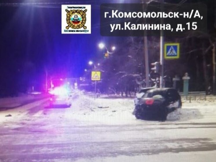 Водители в Комсомольске не поделили перекресток: пострадал пассажир
