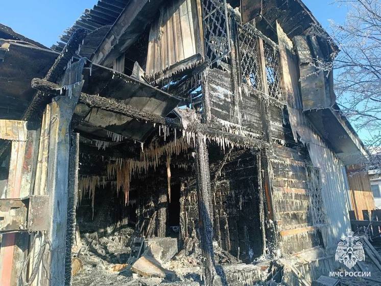 Раскаленная печь разорвала батареи и подожгла дом в ЕАО