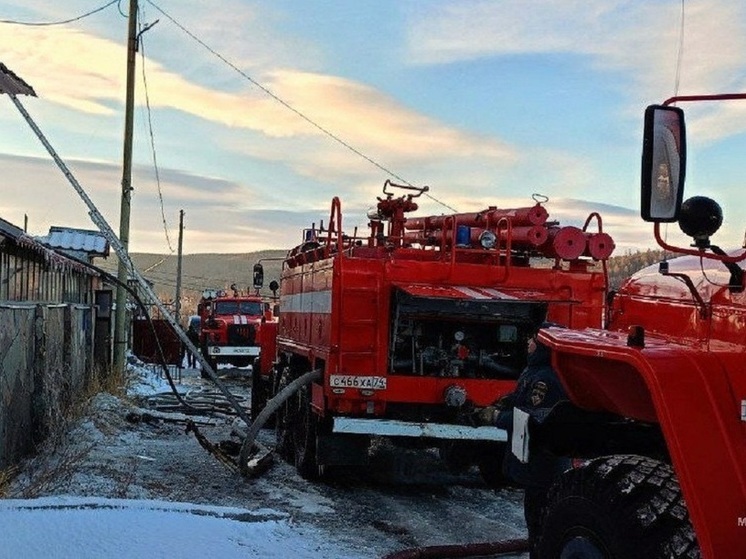 В Сатке пожарные отбили от огня дома в жилом секторе