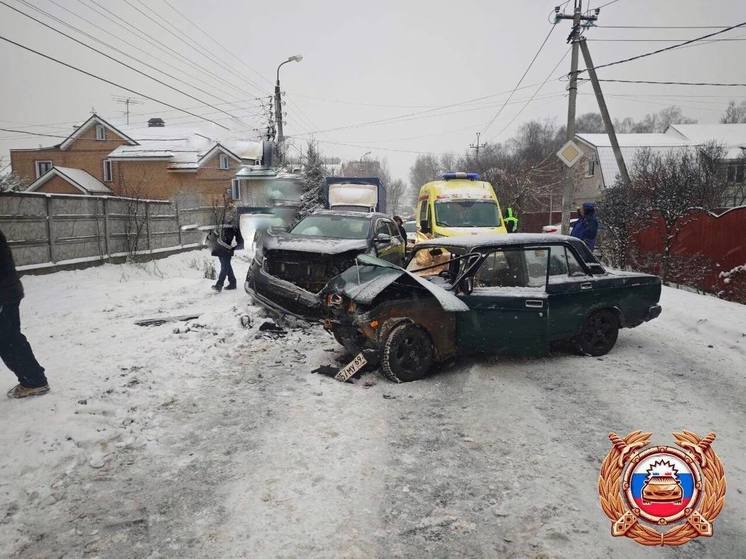 В Твери молодой водитель «ВАЗа» попал в ДТП на встречной полосе