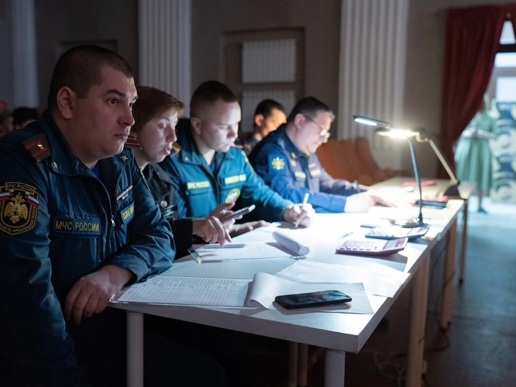 Сотрудники МЧС России оценили строевую подготовку архангельских кадет