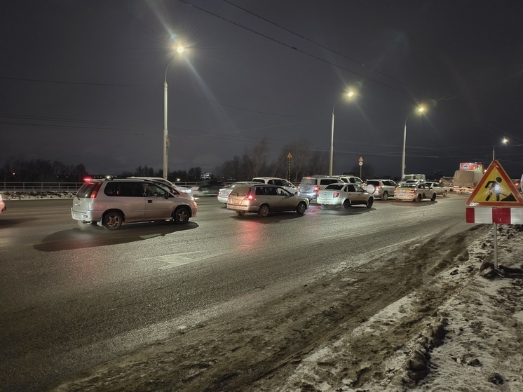 В Омске на мосту имени 60-летия ВЛКСМ изменили схему движения