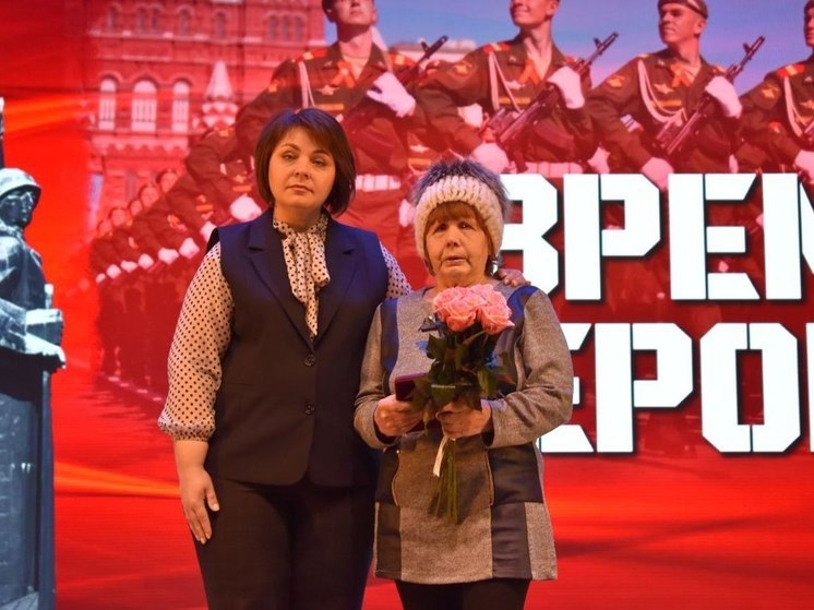 В Смирных вручили медали родственникам павших бойцов СВО