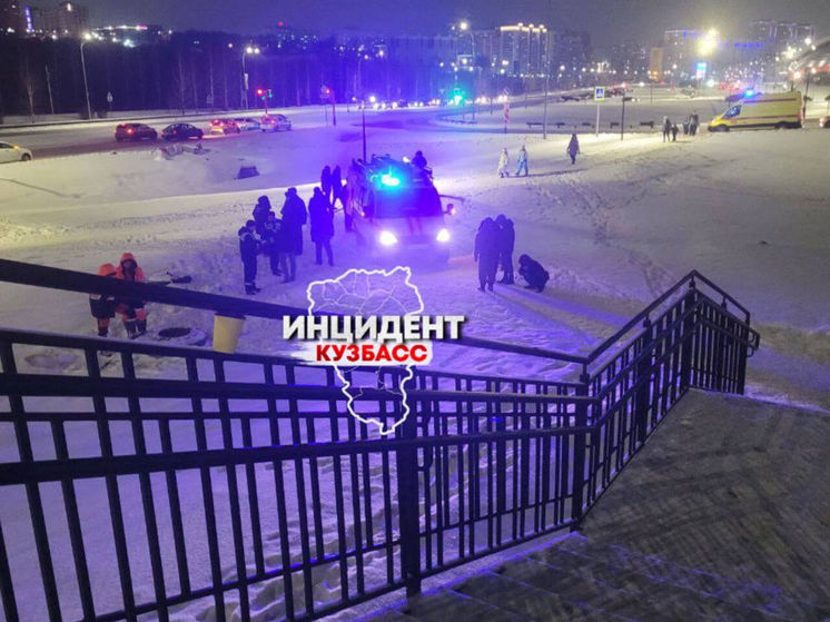 Мужчина упал в открытый люк в центре города Кемерово