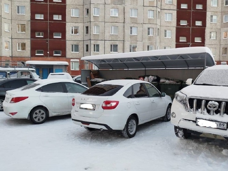 В Надыме автомобилисты заблокировали подъезд к мусорным бакам