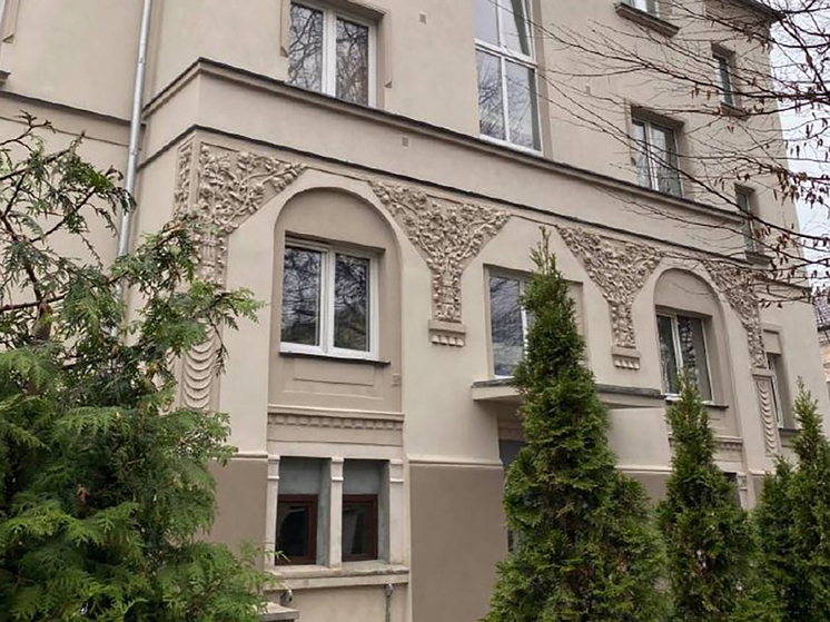 В Калининграде почти закончили ремонтировать старую виллу с цветочным орнаментом
