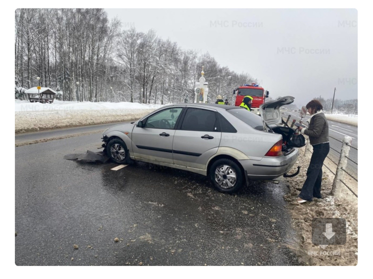 В Гагаринском районе Форд наехал на дорожное ограждение