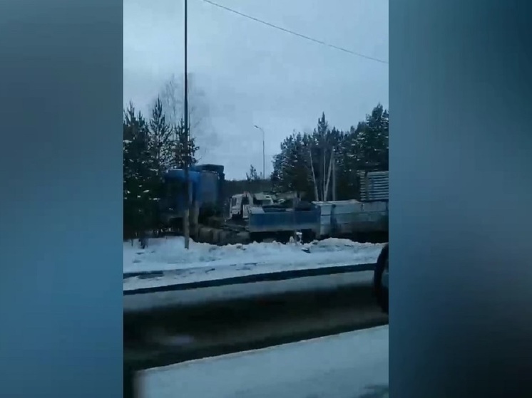 Фура Sitrak слетела с дороги под Читой