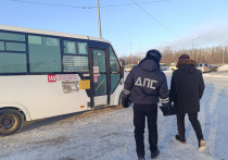 Барнаульцы начали замечать в общественном транспорте объявления о повышении цены за проезд. Как сообщают участники сообщества Barnaul 22, тариф может вырасти еще на 10 рублей.