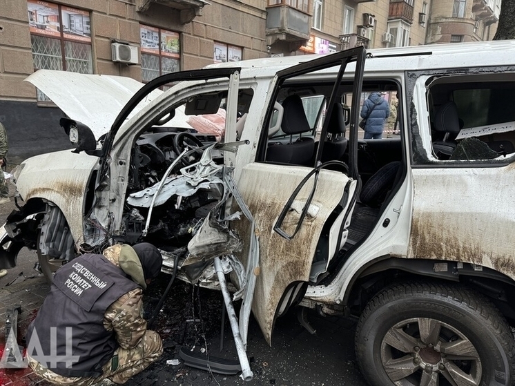 В центре Донецка взорвался автомобиль