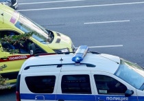 Телеграм-канал Mash сообщает, что после взрыва автомобиля в Донецке погиб начальник Еленовской колонии Донецкой Народной Республики (ДНР) Сергей Евсюков