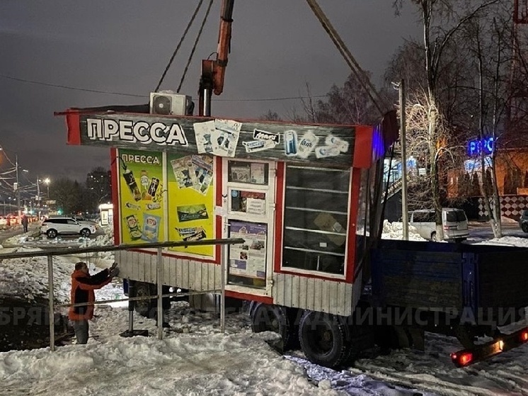 В брянском киоске с прессой торговали алкоголем и сигаретами