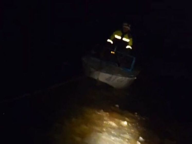 В Подмосковье спасли рыбака на лодке, который попал в шугу
