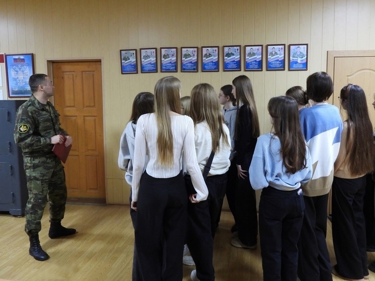 Сотрудник спецназа УФСИН провел Уроки мужества для смоленских школьников