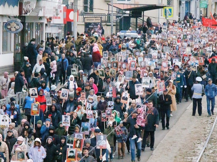 В эти декабрьские дни 2024 года, в рамках подготовки к 80-летию Победы над фашистской Германией и японским милитаризмом, мы вместе с С.Будажаповым и группой ветеранов бурятского комсомола посетили воинский мемориал высота "Длинная" в подмосковном пос. Кузовлево. Здесь в жестокие морозы 1941 г., защищая Москву, погибли воины 93-й Восточно-Сибирской стрелковой дивизии 43 армии, сформированной летом 1941 г. в Бурятии, Читинской и Иркутской областях.