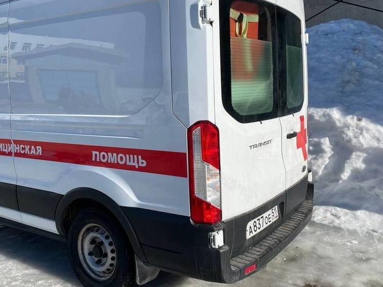 Водитель сильно пострадал при переворачивании автоцистерны в Заполярье