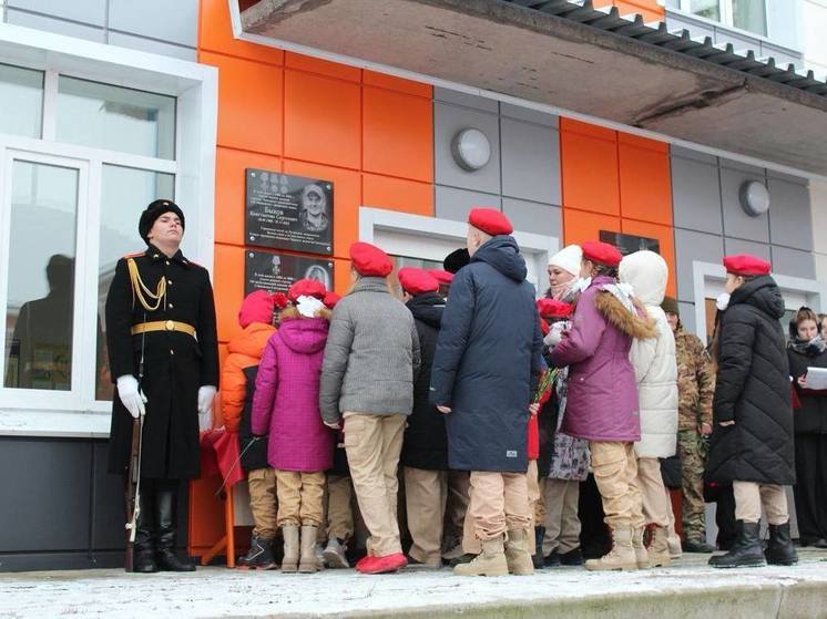 В Кингисеппе увековечили память героя Виталия Милютина
