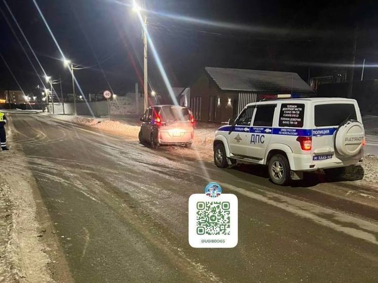 Женщина выскочила под колеса минивена в Невельске