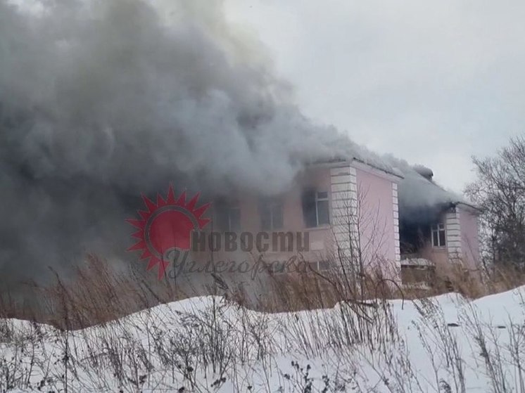 В Шахтерске создалась угроза обрушения горящей аварийной школы